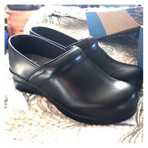 Dansko Black Shoes Pro XP Cabrio